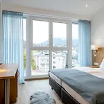 Avalon 4*