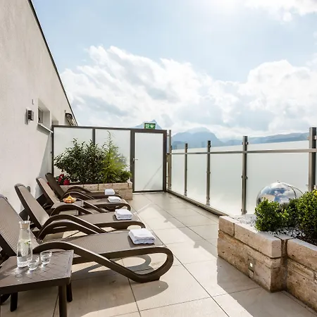 Ξενοδοχείο Avalon 4*