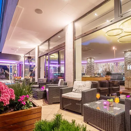 Ξενοδοχείο Avalon 4*